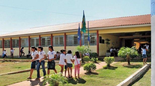 Oito novas escolas estaduais passam a ofertar ensino integral no Estado