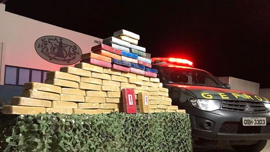 Jovem é baleado e flagrado com 82 tabletes de cocaína