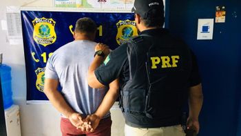 Caminhoneiro suspeito de assassinar esposa é preso durante viagem