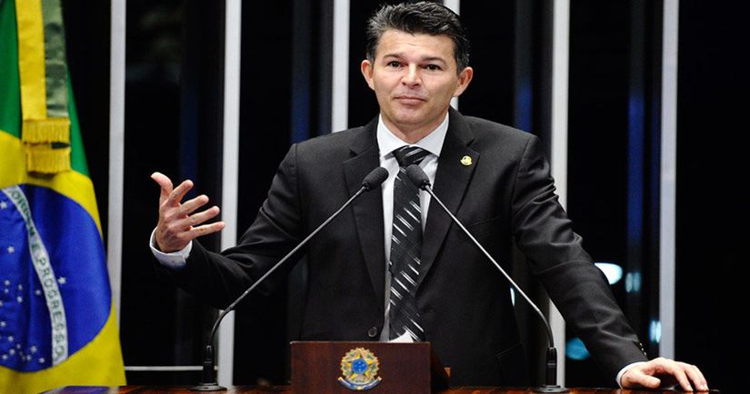 José Medeiros parabeniza matemático brasileiro ganhador de prêmio científico na França