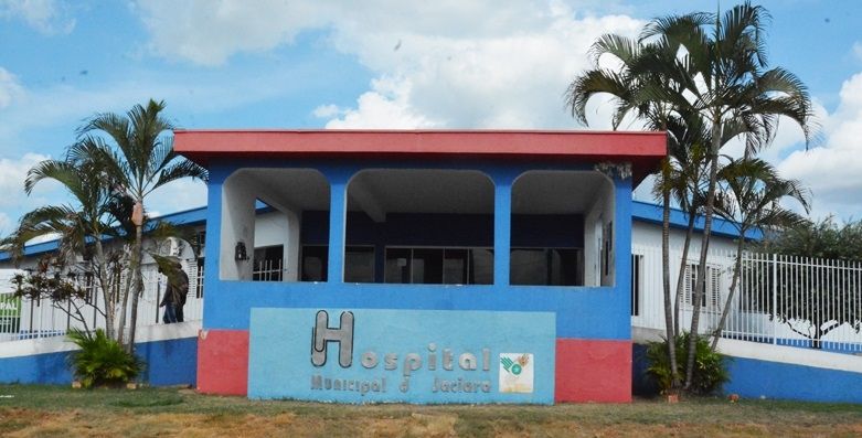 Mãe é presa após bebê de 2 meses dar entrada em hospital com fratura no fêmur