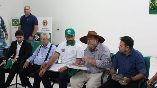 Em Primavera do Leste, Eduardo Bolsonaro pede que produtores não abandonem governo do pai