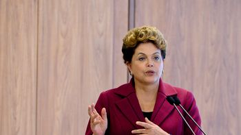 Dilma Rousseff responde a senadores em julgamento. Acompanhe ao vivo