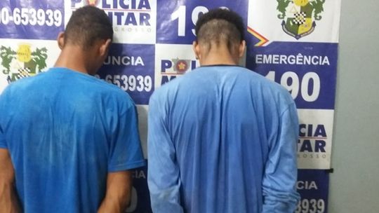 PM prende dois indivíduos após praticarem roubo no bairro Olga Maria