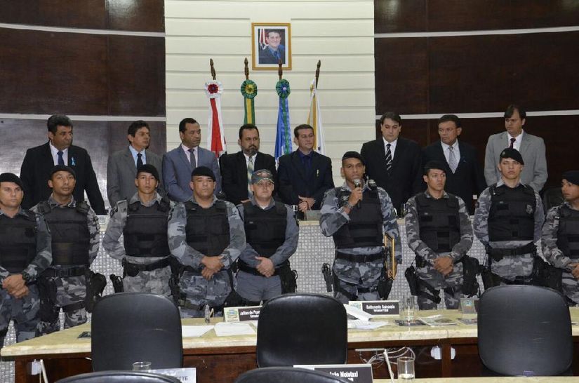 Policiais da Força Tática de Rondonópolis recebem homenagem 