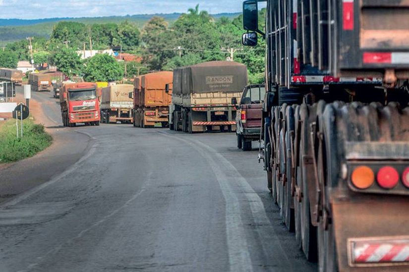Mais de 12 mil motoristas ficaram parados na BR-163 por falta de combustível