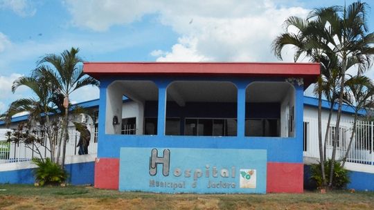 Mãe é presa após bebê de 2 meses dar entrada em hospital com fratura no fêmur