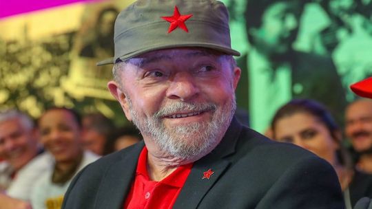 Preso a 580 dias, Justiça determina que Lula deixe a prisão