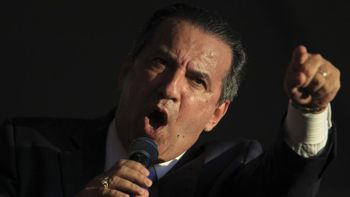 Silas Malafaia é levado pela Polícia Federal para prestar depoimento