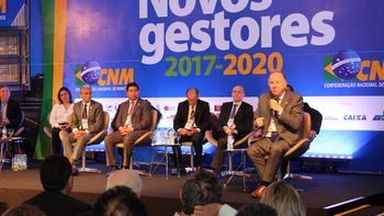  Prefeitos eleitos de Mato Grosso participam de  seminário nacional 