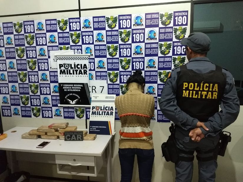 Jovem é presa ao ser flagrada com 10 tabletes de maconha em sua residência 