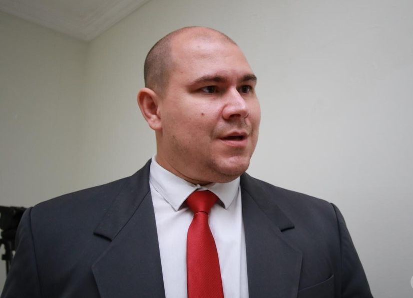 Vereador vai parar na delegacia após filmar obra na casa do prefeito em Cuiabá