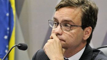 Ministro visita única criança brasileira que está só em abrigo nos EUA