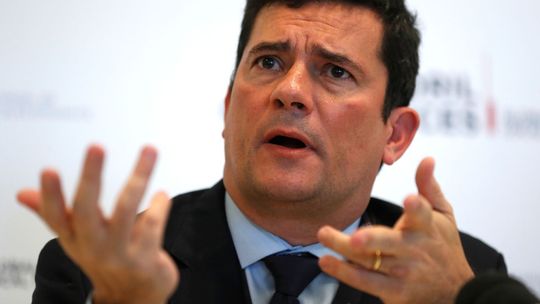 Moro diz não ter nada a esconder e que mensagens podem ter sido alteradas