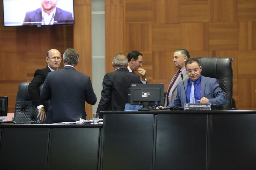 Com déficit na previdência e rombo de R$ 500 milhões, AL aprova orçamento de R$ 20,3 bilhões