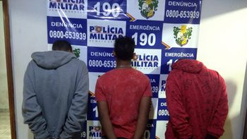 Idosa é agredida por bandidos durante roubo a residência; suspeitos são presos 