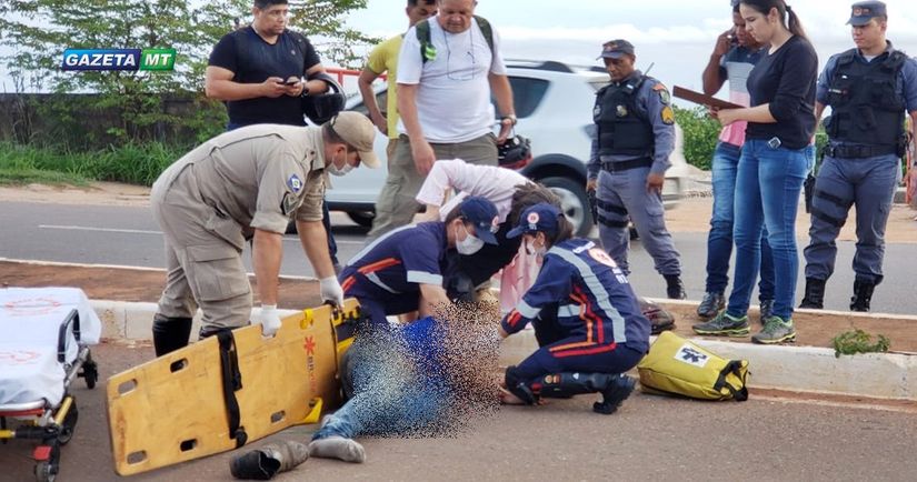 Jovem morre após perder o controle da direção de motocicleta e bater no meio fio em MT 