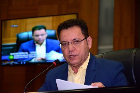 Botelho propõe atendimento psicológico nas escolas públicas
