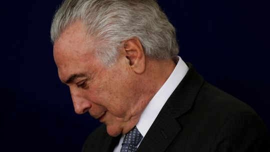 Temer cogita reduzir idade para aposentadoria de mulheres