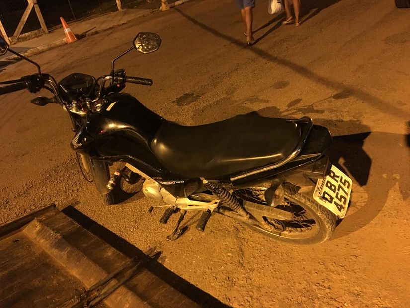 Homem é detido ao tentar retirar motocicleta apreendida em delegacia 