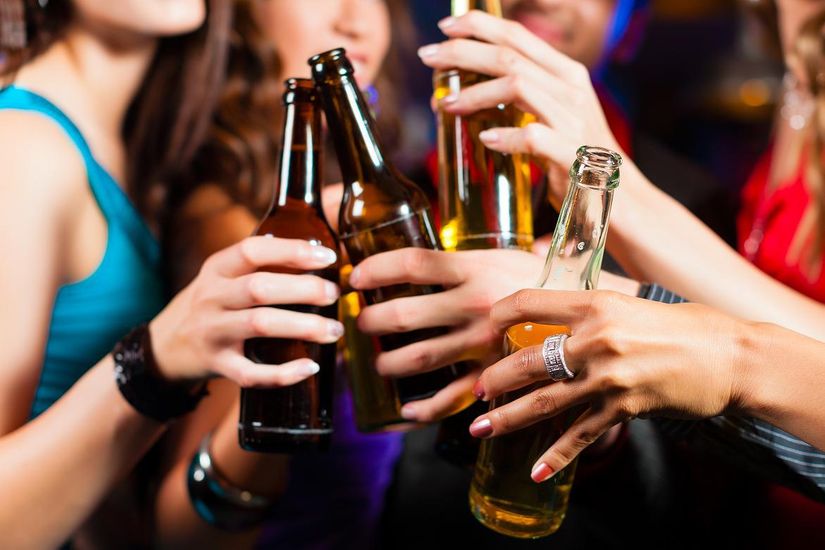 Guia alerta sobre consumo de bebidas alcoólicas entre jovens