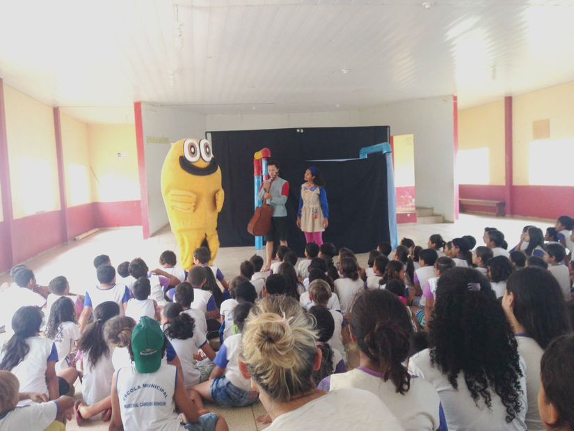 Em Primavera do Leste escolas recebem peça teatral “Aventuras no Mundo Encanado”