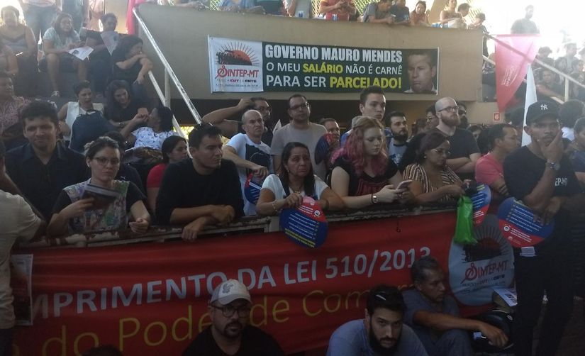Professores da rede estadual continuam de braços cruzados