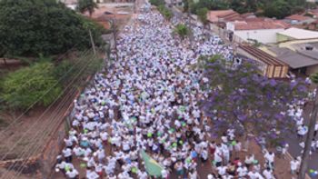 Jaimão e Adão do Gás levam milhares de pessoas às ruas de Guiratinga  