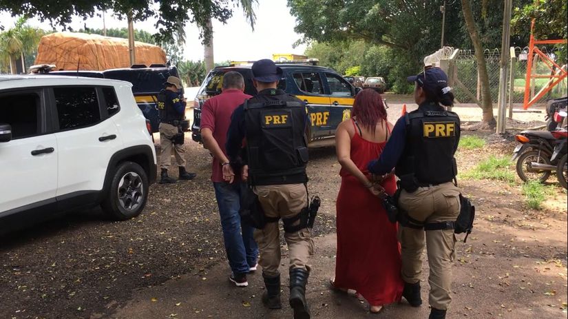 Casal é preso pela PRF com munições e documentação falsa 