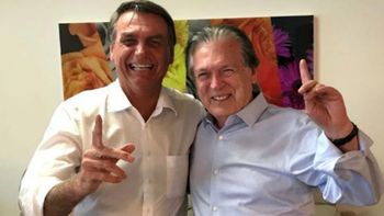 'Nem passa pela cabeça' expulsar Bolsonaro do PSL, diz Luciano Bivar