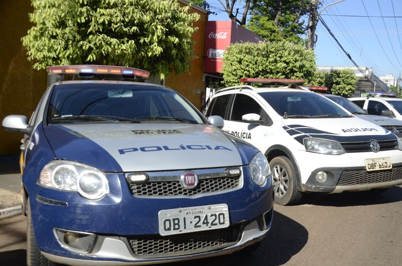 Mulher é encontrada morta com fio de carregador enrolado no pescoço