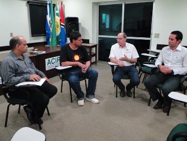 ACIR e Observatório recebem candidato Rubens Cantuário