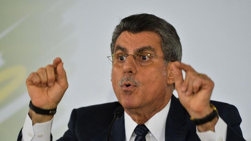 Jucá adia votação da urgência da reforma trabalhista
