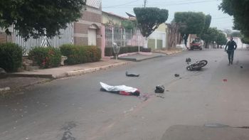 Frentista perde controle de moto, bate em arvore e morre em Cuiabá