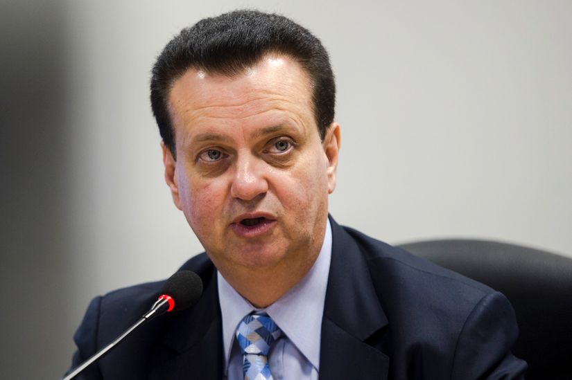 Ministro “permite” candidatura, mesmo jogando nas costas de Medeiros