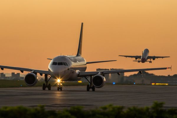 Ministro dos Transportes defende concessões e nega privatização da Infraero