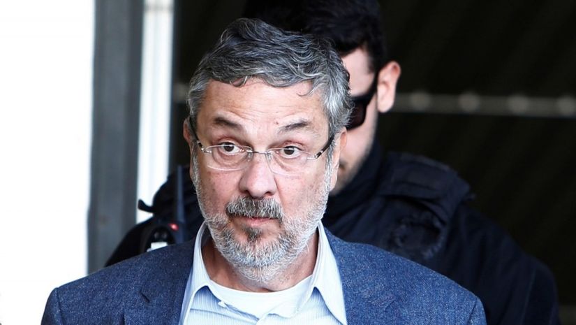 Palocci poderá cumprir pena em prisão domiciliar com tornozeleira