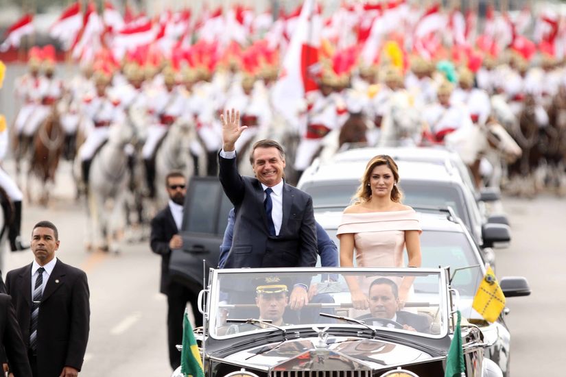 Bolsonaro propõe "reerguer a pátria" e pede pacto anticorrupção