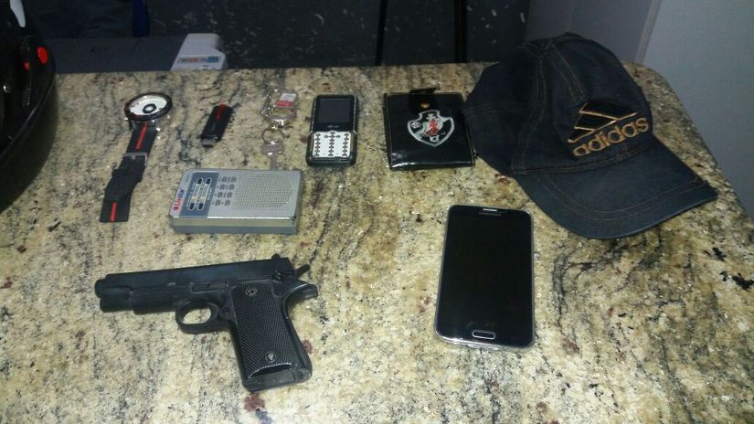Polícia Militar surpreende assaltantes durante a fuga e recupera celular roubado