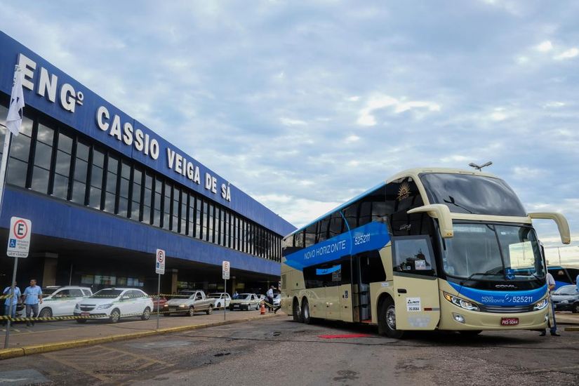Governo lança sistema de transporte com ônibus novos e passagens mais baratas
