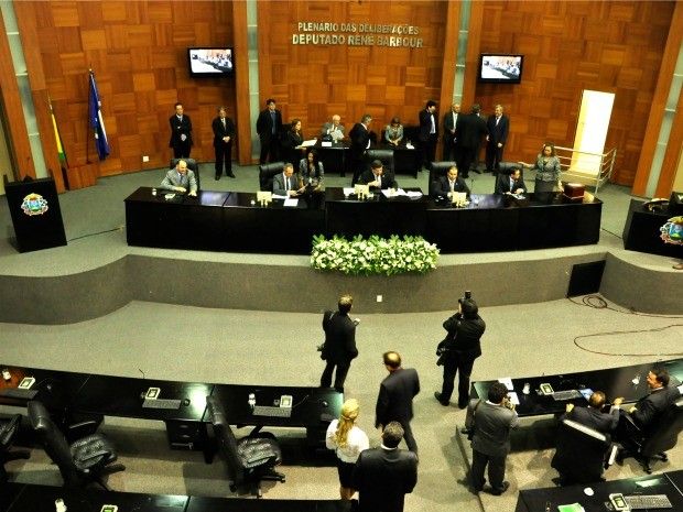 Deputados correm por liderança na AL. PSD quer garantir Nininho