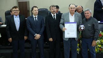 Deputado Nininho recebe homenagem da Acrismat
