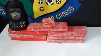 Traficantes são presos pela PM com 7 tabletes de maconha