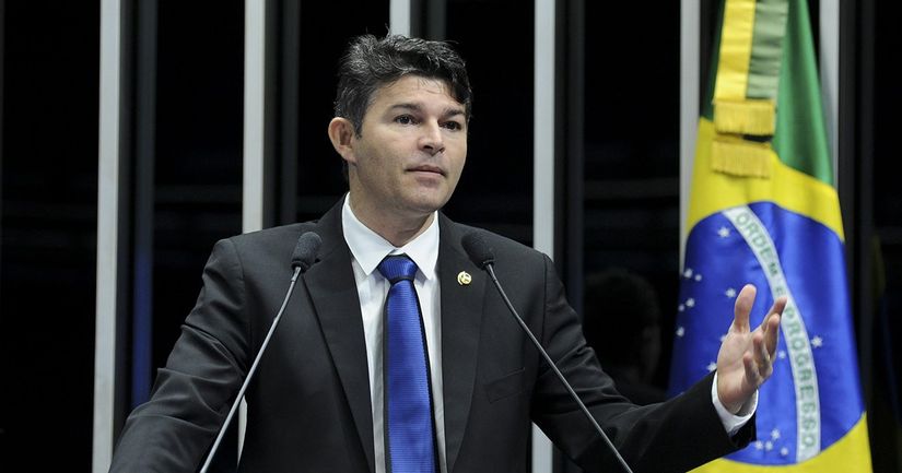  Medeiros cobra informações sobre transações da JBS no mercado financeiro