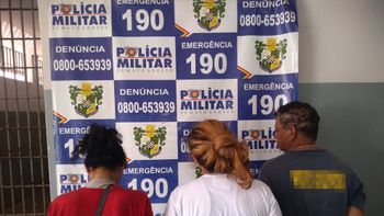 Trio é flagrado pela PM com 43 pedras de pasta base e quase R$ 6 mil em dinheiro