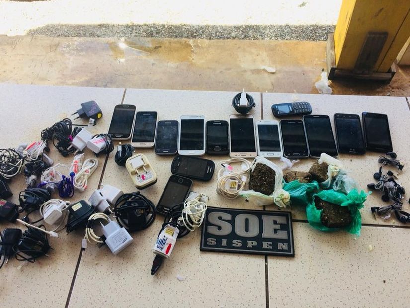 Funcionários de restaurante são presos ao tentarem entrar com droga e celulares em CDP 