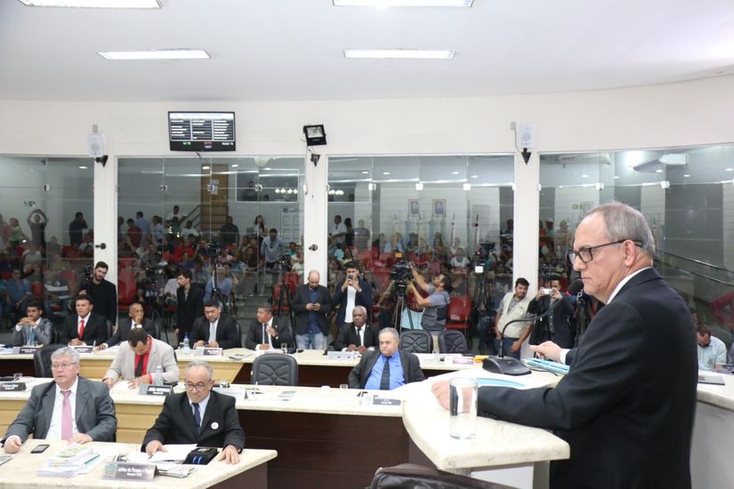 Prefeito de Rondonópolis responde dúvidas de vereadores