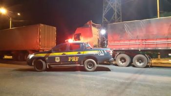 PRF apreende  mais de 76 m de madeira irregular e 435 comprimidos de anfetamina