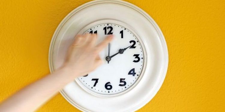 Mesmo sem horário de verão, alguns celulares adiantam relógio em 1h