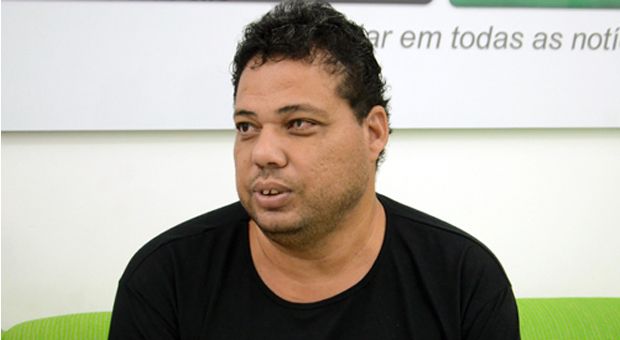 Fora dos debates na TV, candidato do PSOL desabafa nas redes sociais  